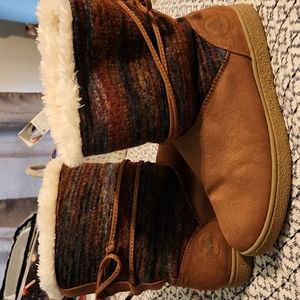 Airwalk fuzzy boots